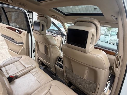 Used 2014 Mercedes-Benz GL 550 4MATIC image 22