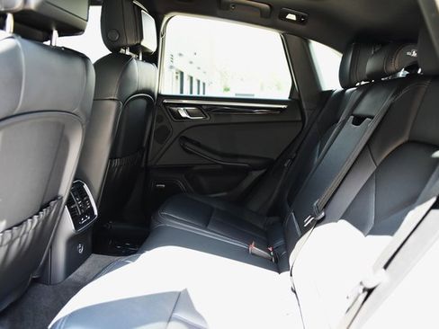 Certified 2025 Porsche Macan image 25