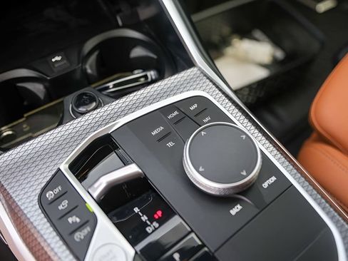 Used 2025 BMW 330i Sedan w/ Premium Package image 20