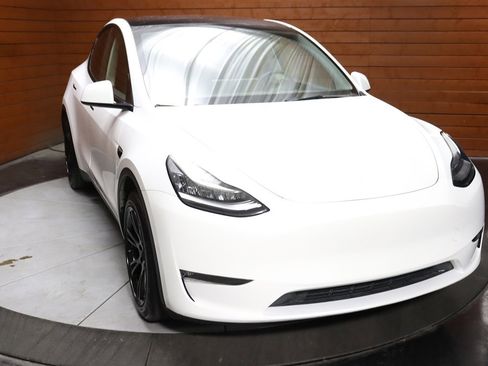 Used 2023 Tesla Model Y Long Range image 26