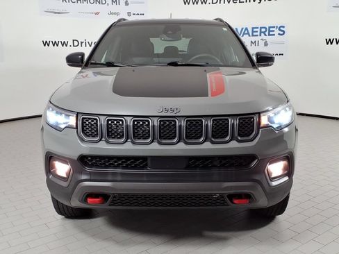 Used 2023 Jeep Compass Trailhawk AWD/4WD image 2