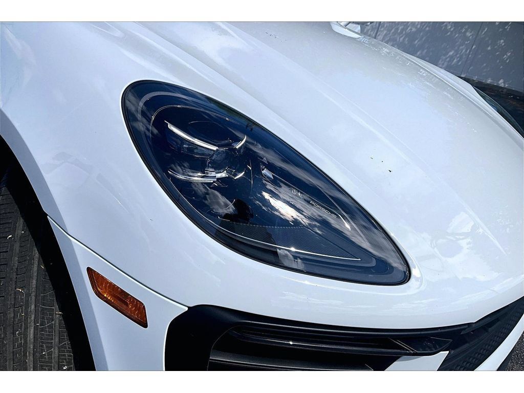 Used 2026 Porsche Macan AWD/4WD image 35