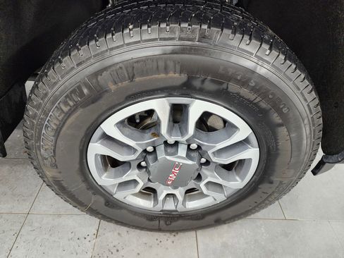 Used 2024 GMC Sierra 2500 SLE w/ SLE Value Package; image 3