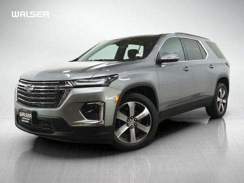 Used 2023 Chevrolet Traverse LT w/ LT Premium Package AWD/4WD image 1