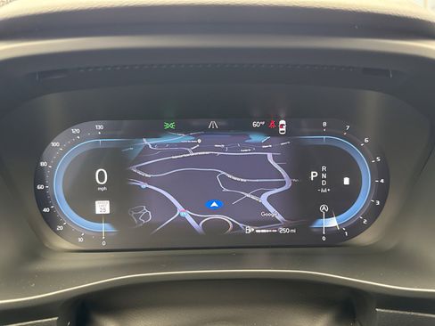 Used 2025 Volvo XC40 B5 Plus image 13