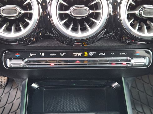 Used 2023 Mercedes-Benz GLB 250 4MATIC image 22