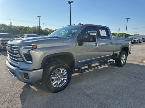 Used 2024 Chevrolet Silverado 2500 High Country w/ High Country Premium Package AWD/4WD image 4