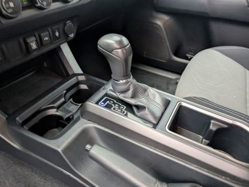 Used 2020 Toyota Tacoma TRD Sport AWD/4WD image 22