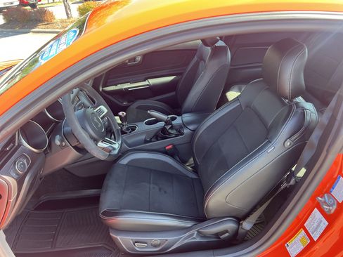 Used 2016 Ford Mustang Shelby GT350 w/ Technology Package RWD image 13