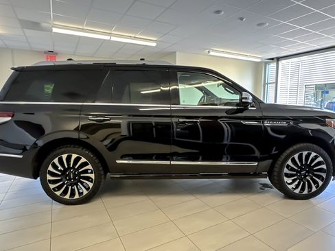Certified 2024 Lincoln Navigator Black Label AWD/4WD image 3