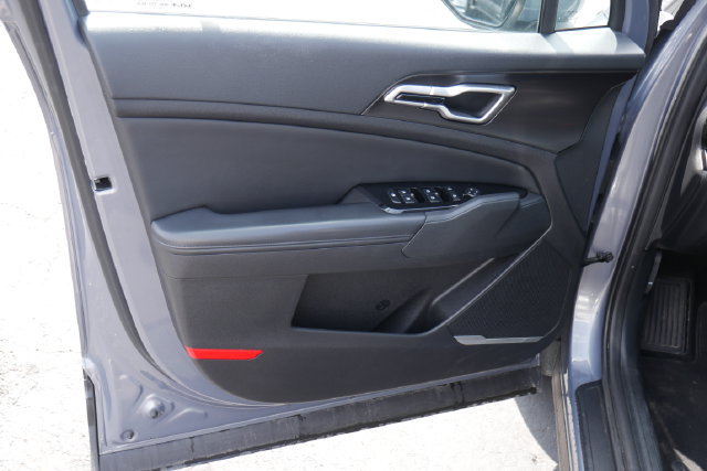 Used 2023 Kia Sportage EX AWD/4WD image 16