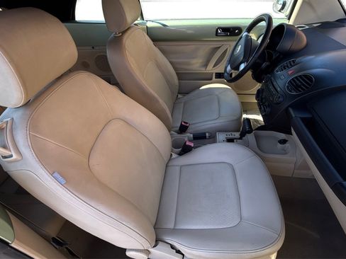 Used 2009 Volkswagen Beetle S image 13