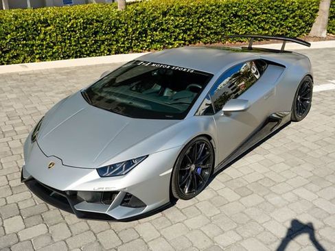 Used 2020 Lamborghini Huracan EVO image 9