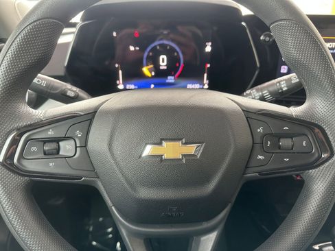 Used 2025 Chevrolet Trax LT image 25