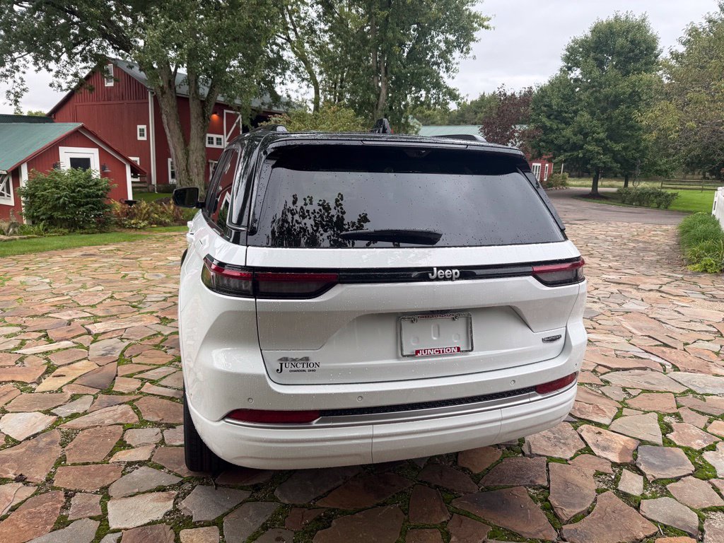 New 2027 Jeep Grand Cherokee Summit AWD/4WD image 3