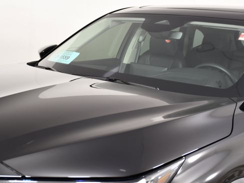 Certified 2025 Acura MDX SH-AWD image 12