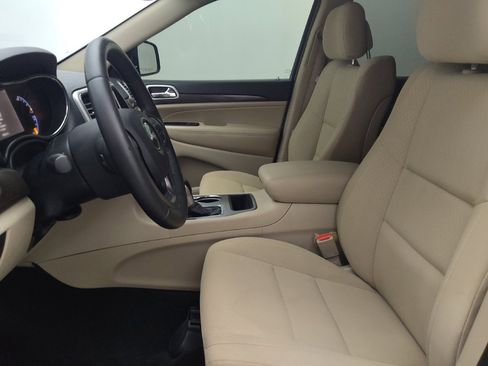 Used 2018 Jeep Grand Cherokee Laredo RWD image 17