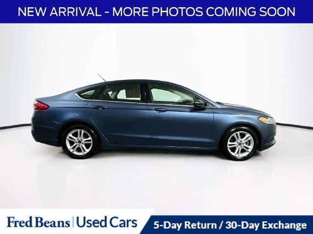Used 2018 Ford Fusion SE w/ Fusion SE Technology Package FWD image 11
