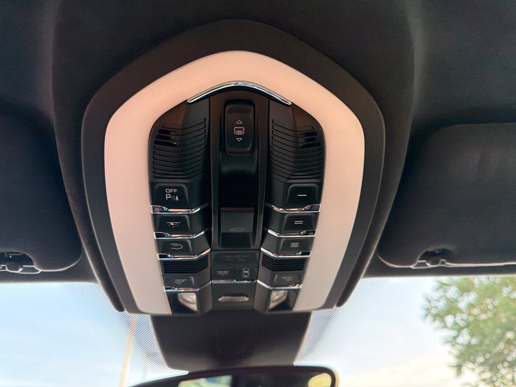 Used 2016 Porsche Cayenne GTS AWD/4WD image 30