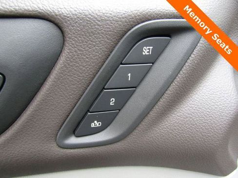 Used 2023 GMC Acadia SLT w/ Technology Package FWD image 6