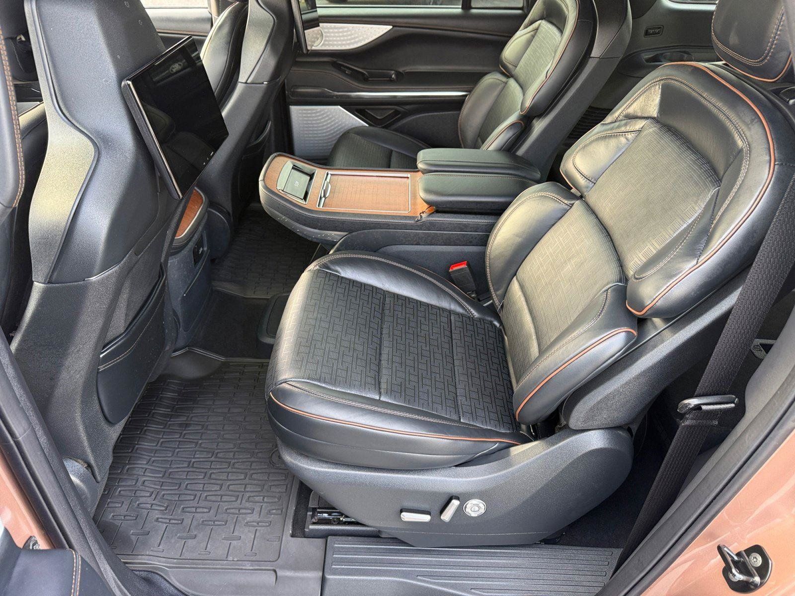Used 2025 Lincoln Navigator L Black Label AWD/4WD image 12