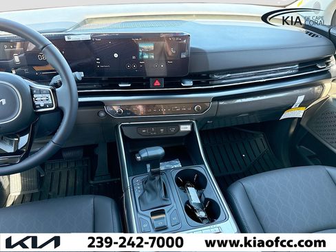 New 2026 Kia Carnival FWD image 17