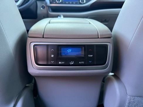 Used 2016 Toyota Highlander Limited AWD/4WD image 25