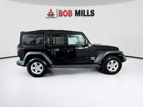 Used 2018 Jeep Wrangler Unlimited Sport S AWD/4WD image 8