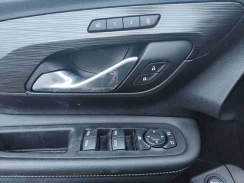 Used 2024 GMC Terrain SLT image 18