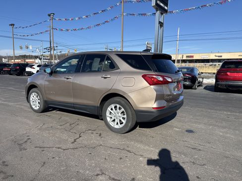 Used 2019 Chevrolet Equinox LS w/ LS Convenience Package image 6