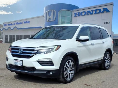 Used 2018 Honda Pilot Touring image 1