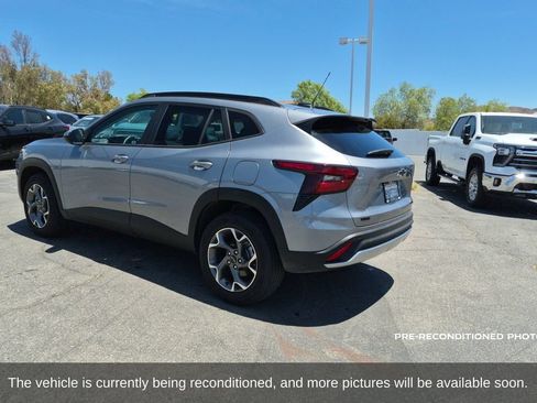 Used 2026 Chevrolet Trax LT w/ Driver Confidence Package FWD image 8