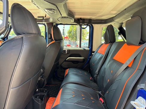 Used 2020 Jeep Wrangler Unlimited Sahara AWD/4WD image 19