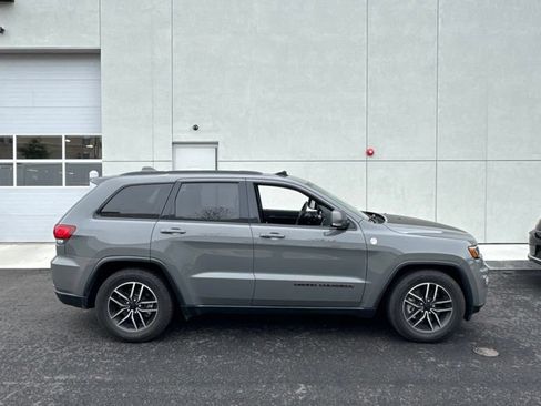 Used 2021 Jeep Grand Cherokee Trailhawk w/ Premium Lighting Group AWD/4WD image 3