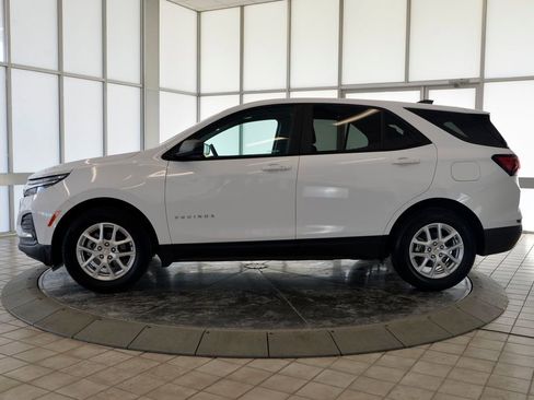 Used 2024 Chevrolet Equinox LS w/ LS Convenience Package image 5
