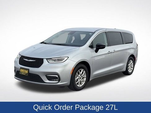 Used 2024 Chrysler Pacifica Touring-L FWD image 24