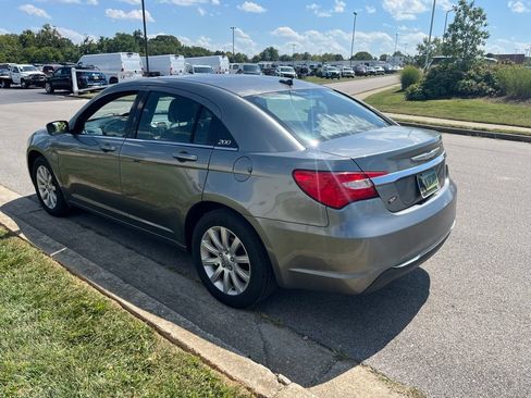 Used 2013 Chrysler 200 Touring FWD image 4