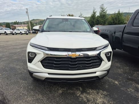 Used 2026 Chevrolet TrailBlazer LT w/ LT Cold Weather Package AWD/4WD image 2