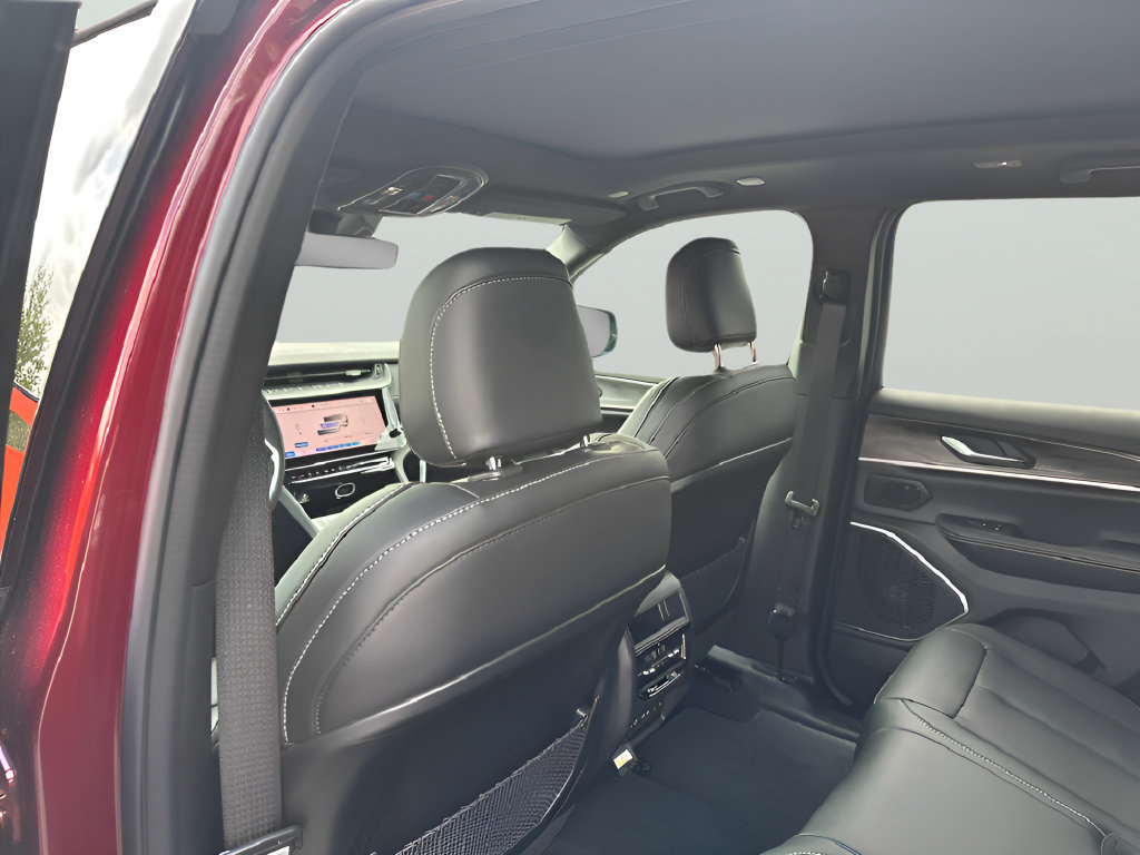 New 2026 Jeep Grand Cherokee Limited w/ Luxury Tech Group II RWD image 19