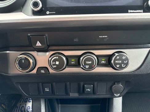 Certified 2020 Toyota Tacoma SR5 w/ Blackout Package AWD/4WD image 27