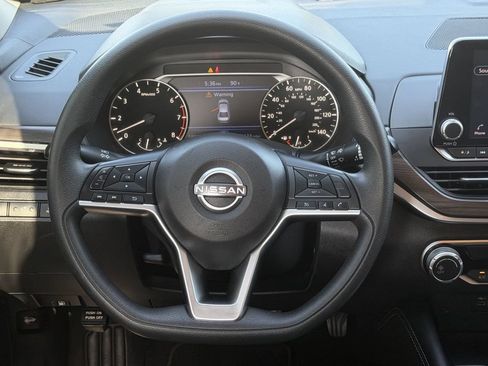 Used 2023 Nissan Altima 2.5 SV FWD image 10