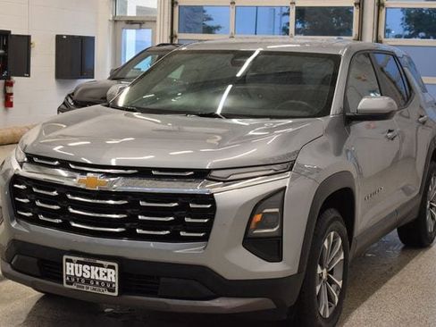 Used 2025 Chevrolet Equinox LT AWD/4WD image 9