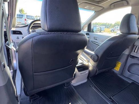 Used 2011 Toyota Sienna SE w/ Preferred Pkg FWD image 40