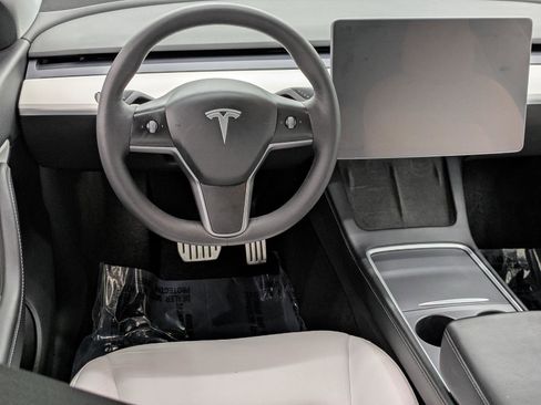 Used 2022 Tesla Model Y Performance image 4