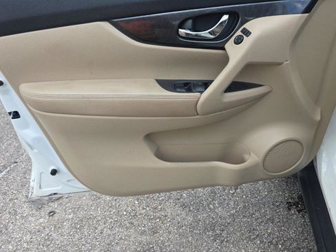 Used 2016 Nissan Rogue SL w/ SL Premium Package FWD image 12