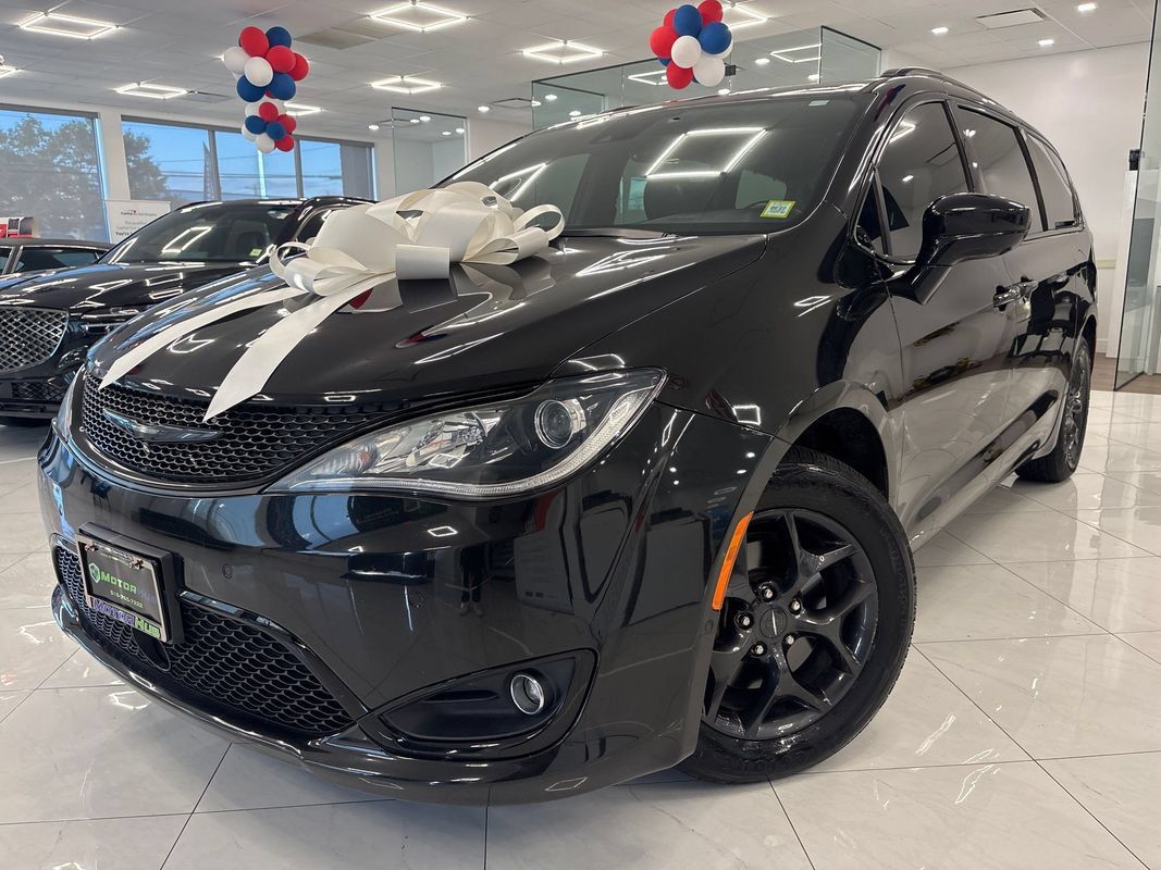 Used 2019 Chrysler Pacifica Touring-L Plus w/ Advanced Safetytec Group FWD image 1