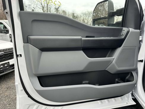 New 2025 Ford F550 4x4 Crew Cab Super Duty image 8