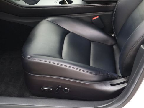Used 2023 Tesla Model 3 Standard Range image 13