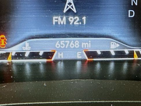 Used 2019 Jeep Cherokee Limited FWD image 32