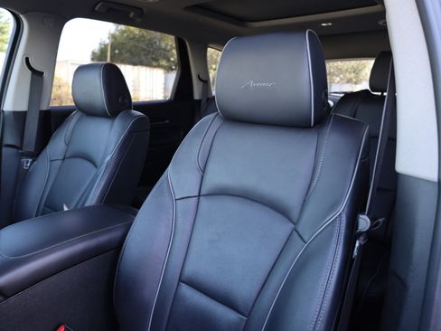 Used 2020 Buick Enclave Avenir w/ Avenir Technology Package image 6